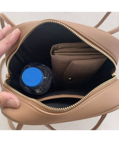 tukn.(トゥクン)の「スクエアショルダーバッグ コンパクトなのに長財布が入る、通勤にもおススメバッグ(ショルダーバッグ・レディース・ブラック/ベージュ/アイボリー/キャメル・FREE)」の16枚目の写真