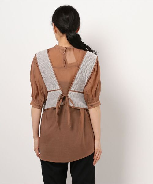 cepo（セポ）の「バックリボンビスチェ＋スリットブラウス　アンサンブル（シャツ/ブラウス・レディース・ベージュ/モカ/チャコールグレー・M）」の4枚目の写真