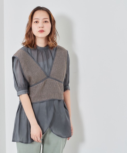 cepo（セポ）の「バックリボンビスチェ＋スリットブラウス　アンサンブル（シャツ/ブラウス・レディース・ベージュ/モカ/チャコールグレー・M）」の2枚目の写真