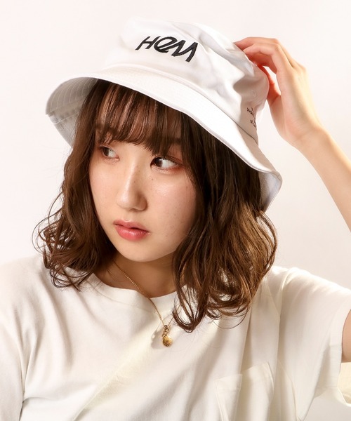 HeM（ヘム）の「【HeM】ロゴハット（ハット・メンズ・ネイビー/ベージュ/ホワイト/ブラック/ブルー系その他/ベージュ系その他/ホワイト系その他/ブラック系その他・FREE）」の2枚目の写真