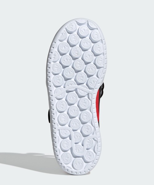 adidas（アディダス）の「ディズニーフォーラム 360 [Disney Forum 360]  アディダスオリジナル  (キッズ／子供用)（スニーカー・キッズ・ブラック×レッド・17.0cm/18.0cm/19.0cm/20.0cm/21.0cm/21.5cm/20.5cm/19.5cm）」の6枚目の写真