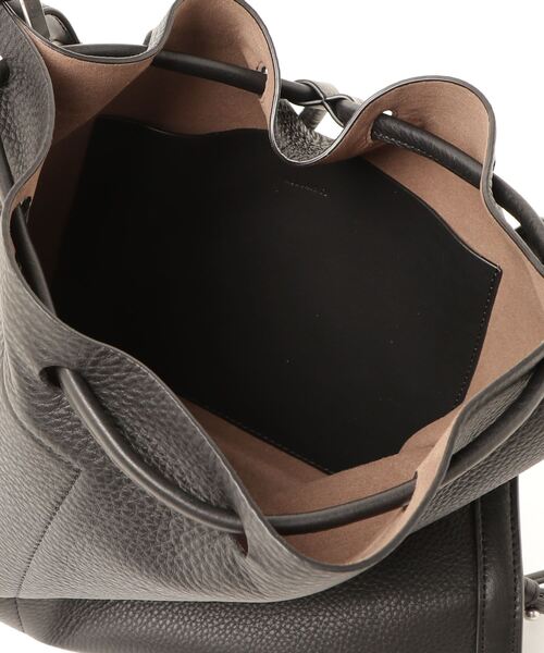 ALLSAINTS（オールセインツ）の「LEAR LEATHER BACKPACK | LEAR レザー バックパック（バックパック/リュック・レディース・ブラック・ONE SIZE）」の9枚目の写真