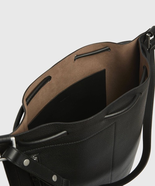 ALLSAINTS（オールセインツ）の「LEAR LEATHER BACKPACK | LEAR レザー バックパック（バックパック/リュック・レディース・ブラック・ONE SIZE）」の11枚目の写真