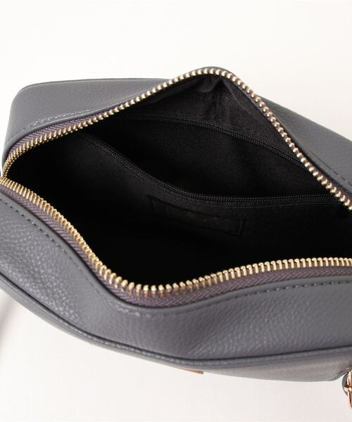 To b. by agnes b.(トゥービーバイアニエスベー)の「WQ85 SAC ポシェット(ショルダーバッグ・レディース・グレー・UNI)」の8枚目の写真