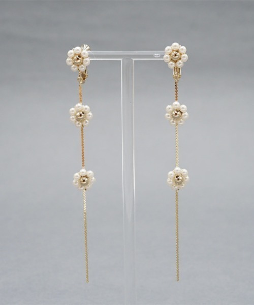 flower（フラワー）の「ゴールドパーリーフルールイヤリング（イヤリング・レディース・ゴールド・FREE）」の3枚目の写真