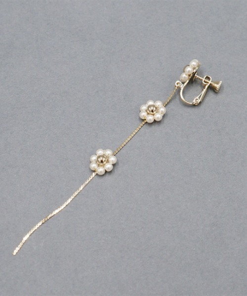 flower（フラワー）の「ゴールドパーリーフルールイヤリング（イヤリング・レディース・ゴールド・FREE）」の2枚目の写真