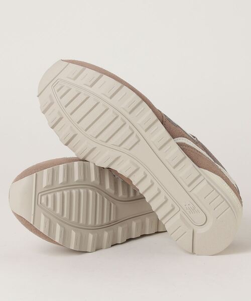 NEW BALANCE（ニューバランス）の「WL996（スニーカー・レディース・ベージュ/ブラウン/グレー/ネイビー・22.5cm/23.5cm/24.5cm/23.0cm/24.0cm/25.0cm/22.0cm/25.5cm）」の6枚目の写真