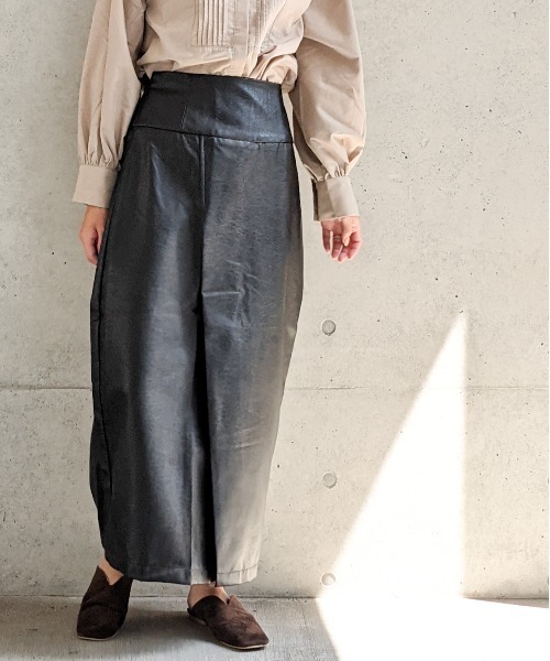 Per sist ence(パーシエンス)の「Per sist ence/パーシエンス フェイクレザー ラップスカート(スカート・レディース・ベージュ/アイボリー/ブラック・FREE)」の9枚目の写真