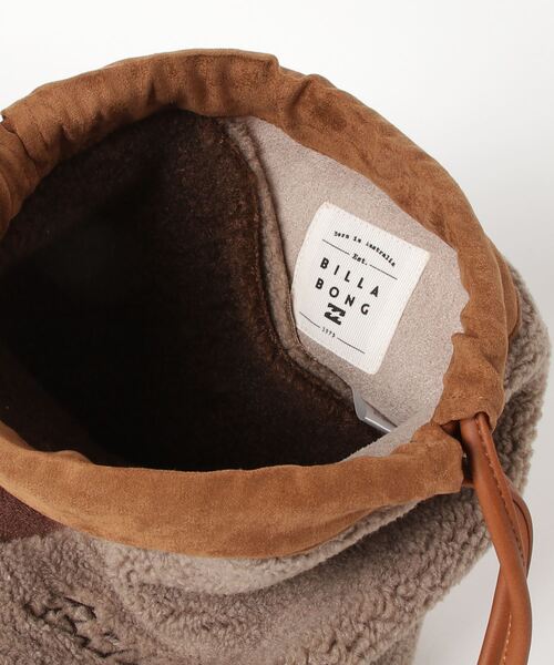 BILLABONG(ビラボン)の「BILLABONG レディース ECO MOUTON MINI DRAW バッグ 【2021年秋冬モデル】/ビラボンモコモコボア巾着(きんちゃく)バッグ(ハンドバッグ・レディース・ベージュ/ブラウン・FREE)」の5枚目の写真