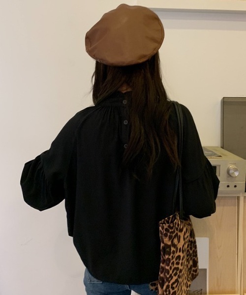 H.Warren(エイチウォーレン)の「2WAYパフスリーブブラウス(シャツ/ブラウス・レディース・ブラック/ホワイト/ベージュ・FREE)」の6枚目の写真