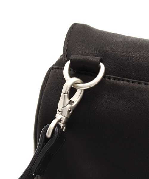 PAPILLONNER(パピヨネ)の「【Kawa-Kawa(カワカワ)】Buttonショルダーミニ(ショルダーバッグ・レディース・ブラック・FREE)」の4枚目の写真