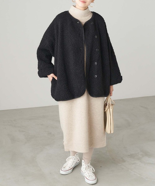 Chaco closet（チャコ クローゼット）の「プードルボアパイピングノーカラーショートコート（ノーカラーコート・レディース・ブラック/ベージュ/カーキ・FREE）」の4枚目の写真