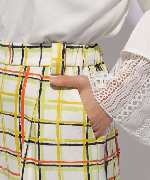 HARE（ハレ）の「POPチェックワイドパンツ(HARE)（スラックス・レディース・ホワイト/グリーン・FREE）」の9枚目の写真