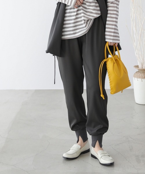 frames RAY CASSIN（フレームスレイカズン）の「WEB限定 スリット入りジョガーパンツ セットアップ着用可（スウェットパンツ・レディース・ピンク/イエロー×グリーン/ブラック/アイボリー/ベージュ/キャメル/チャコールグレー・FREE）」の4枚目の写真