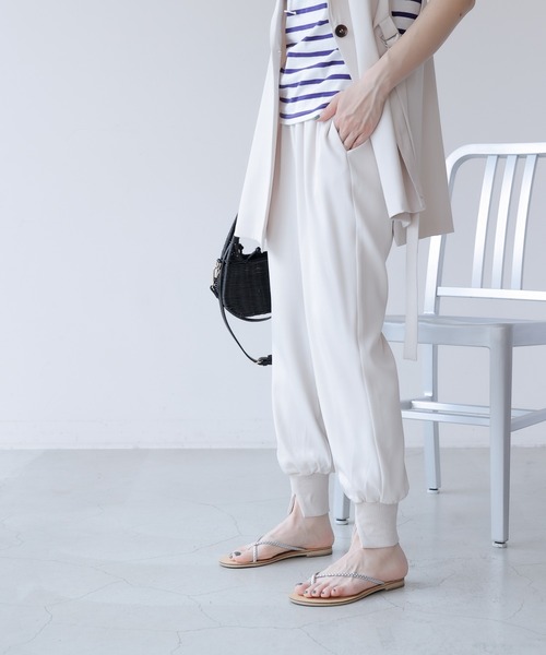 frames RAY CASSIN（フレームスレイカズン）の「WEB限定 スリット入りジョガーパンツ セットアップ着用可（スウェットパンツ・レディース・ピンク/イエロー×グリーン/ブラック/アイボリー/ベージュ/キャメル/チャコールグレー・FREE）」の20枚目の写真