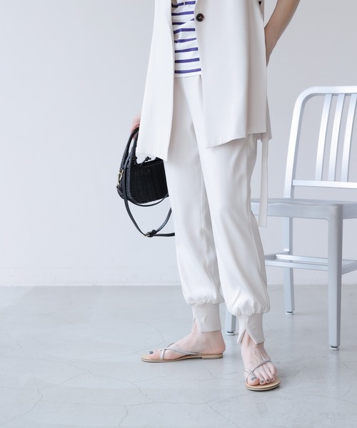 frames RAY CASSIN（フレームスレイカズン）の「WEB限定 スリット入りジョガーパンツ セットアップ着用可（スウェットパンツ・レディース・ピンク/イエロー×グリーン/ブラック/アイボリー/ベージュ/キャメル/チャコールグレー・FREE）」の19枚目の写真