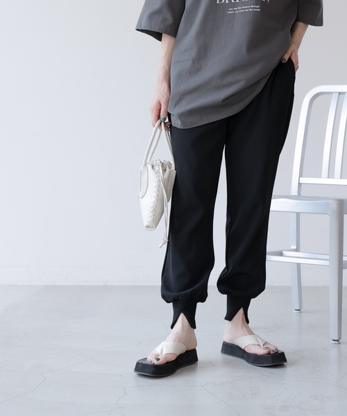 frames RAY CASSIN（フレームスレイカズン）の「WEB限定 スリット入りジョガーパンツ セットアップ着用可（スウェットパンツ・レディース・ピンク/イエロー×グリーン/ブラック/アイボリー/ベージュ/キャメル/チャコールグレー・FREE）」の17枚目の写真