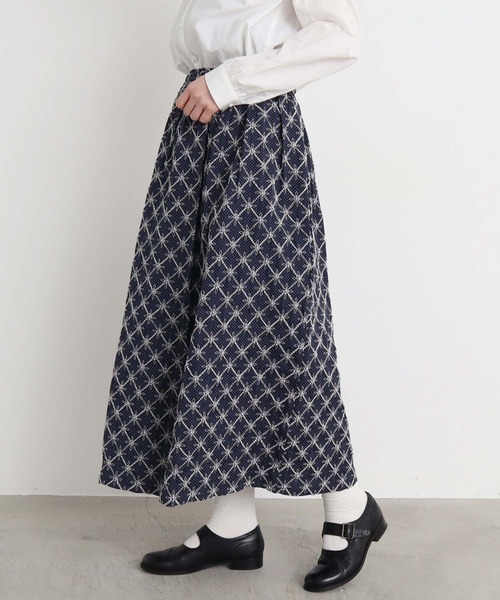 chambre de charme（シャンブルドゥシャーム）の「●cdc ポコポコお花刺繍 タックスカート（スカート・レディース・ブルー/ネイビー・FREE）」の2枚目の写真