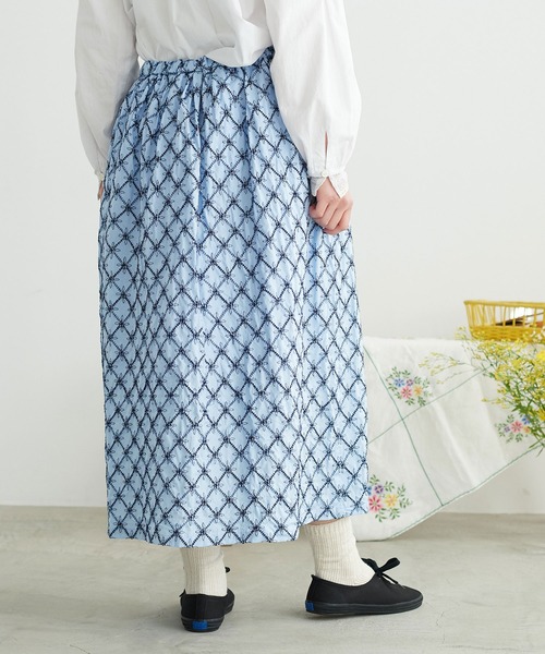 chambre de charme（シャンブルドゥシャーム）の「●cdc ポコポコお花刺繍 タックスカート（スカート・レディース・ブルー/ネイビー・FREE）」の9枚目の写真