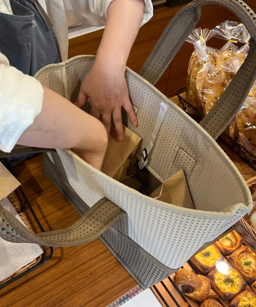 SPICE OF LIFE（スパイス オブ ライフ）の「ライトコンテナメッシュバッグ A4サイズ（トートバッグ・レディース・ブラック/ブラウン/グレー/ホワイト×ブラック・ONE SIZE）」の9枚目の写真