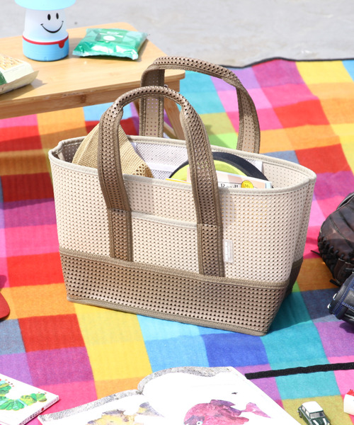 SPICE OF LIFE（スパイス オブ ライフ）の「ライトコンテナメッシュバッグ A4サイズ（トートバッグ・レディース・ブラック/ブラウン/グレー/ホワイト×ブラック・ONE SIZE）」の12枚目の写真