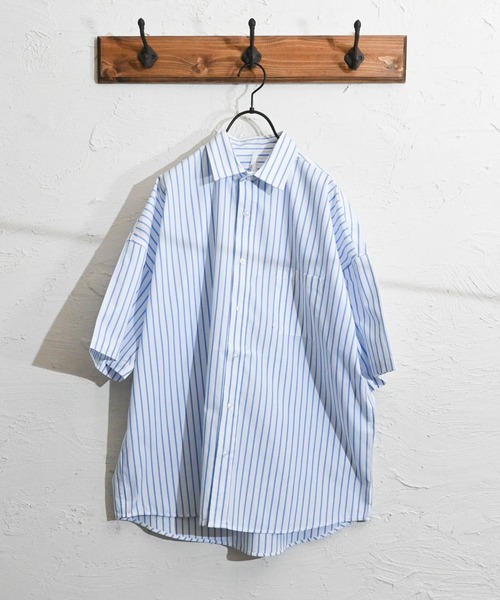 Anytime Songs（エニータイムソングス）の「綿ブロード レギュラーカラー スプリンターサマーシャツ（シャツ/ブラウス・メンズ・ホワイト/ブラック/サックスブルー/イエロー/グリーン/ラベンダー/ホワイト系その他/グレイッシュベージュ/サックスブルー系/ブラック系その他/グリーン系その他・MEDIUM/LARGE/X-LARGE）」の2枚目の写真