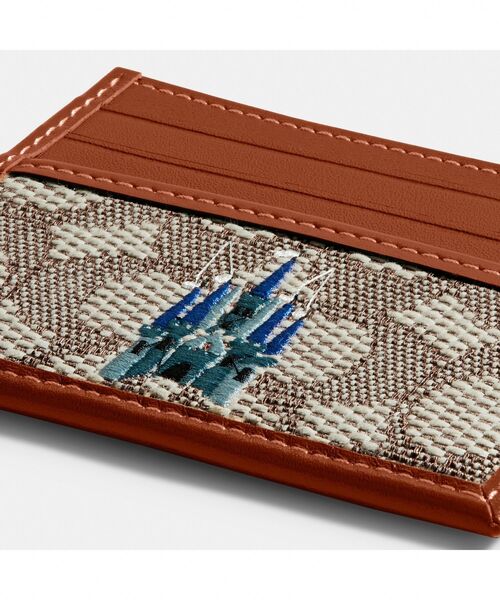Disney(ディズニー)の「【DISNEY x COACH】カード ケース シグネチャー テキスタイル ウィズ キャッスル エンブロイダリー(カードケース・メンズ・ブラウン系その他・ONE)」の5枚目の写真