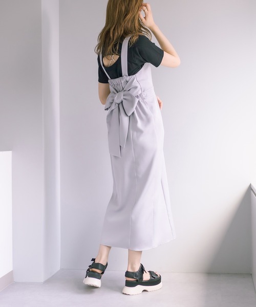 OLIVE des OLIVE（オリーブデオリーブ）の「サイドスリット後リボンタイトジャンスカ（ジャンパースカート・レディース・ブラック/ベージュ/サックスブルー・FREE）」の3枚目の写真