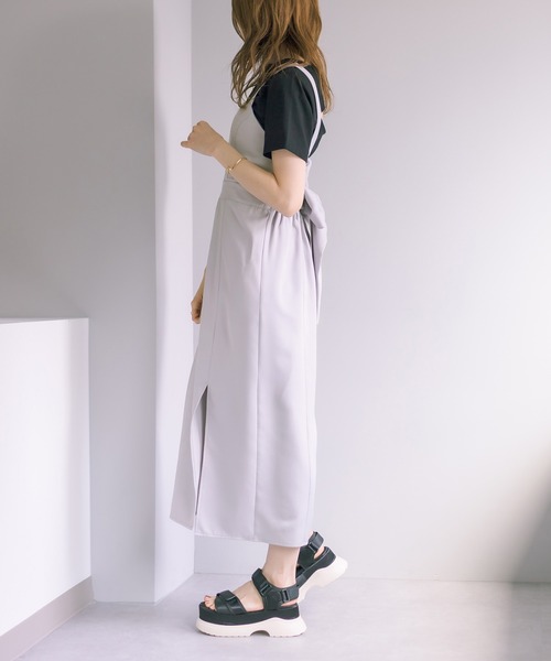 OLIVE des OLIVE（オリーブデオリーブ）の「サイドスリット後リボンタイトジャンスカ（ジャンパースカート・レディース・ブラック/ベージュ/サックスブルー・FREE）」の16枚目の写真