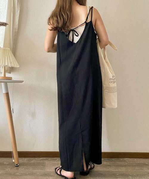 shopnikoniko(ショップニコニコ)の「バックリボン 細ストラップ キャミワンピ ロング丈(ワンピース・レディース・ベージュ/ブラック・フリー)」の4枚目の写真