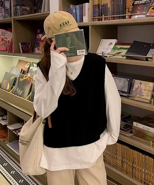 Cham.（チャム）の「シンプルＶネックベスト（ベスト・レディース・ブラック/ネイビー/ブラウン/マスタード/ピンク・F）」の2枚目の写真