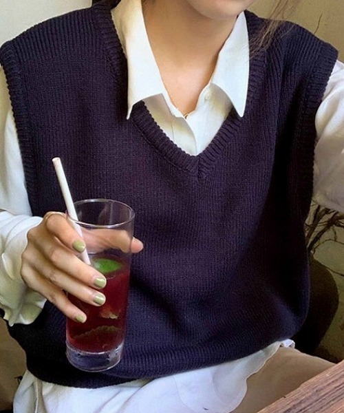 Cham.（チャム）の「シンプルＶネックベスト（ベスト・レディース・ブラック/ネイビー/ブラウン/マスタード/ピンク・F）」の9枚目の写真