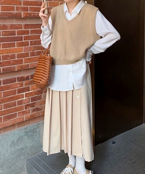 Cham.（チャム）の「シンプルＶネックベスト（ベスト・レディース・ブラック/ネイビー/ブラウン/マスタード/ピンク・F）」の6枚目の写真