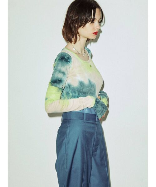 jouetie(ジュエティ)の「Uネックフィットトップス(Tシャツ/カットソー・レディース・ブルー/ブラック/その他1/パープル/オフホワイト/レッド・MEDIUM)」の4枚目の写真