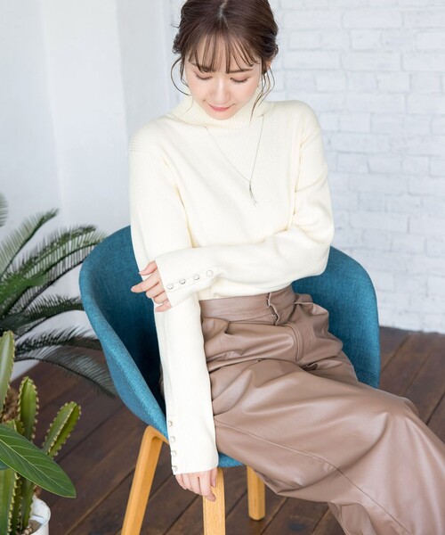 Tiaclasse(ティアクラッセ)の「【洗える】洗練された女性スタイルを叶える、フェイクレザーワイドパンツ(その他パンツ・レディース・ブラック/モカ・S/M/L)」の20枚目の写真