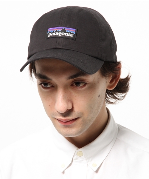 BEAMS(ビームス)の「Patagonia / FITZ ROY P-LABEL LOGO HAT(キャップ・メンズ・ブラック・ONE SIZE)」の2枚目の写真