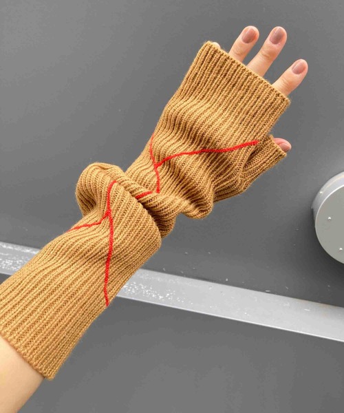 CONTROL FREAK / CTFK（コントロールフリーク）の「CONTROL FREAK(コントロールフリーク)ラインリブニットアームウォーマー（アームカバー・レディース・アイボリー/グレー/キャメル/ブラック/モスグリーン・FREE）」の5枚目の写真