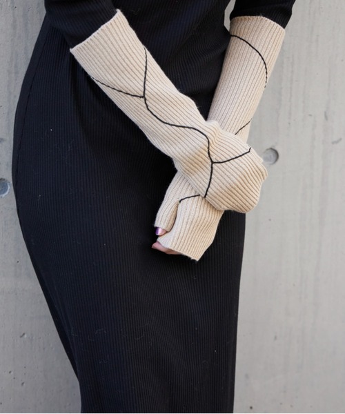 CONTROL FREAK / CTFK（コントロールフリーク）の「CONTROL FREAK(コントロールフリーク)ラインリブニットアームウォーマー（アームカバー・レディース・アイボリー/グレー/キャメル/ブラック/モスグリーン・FREE）」の7枚目の写真