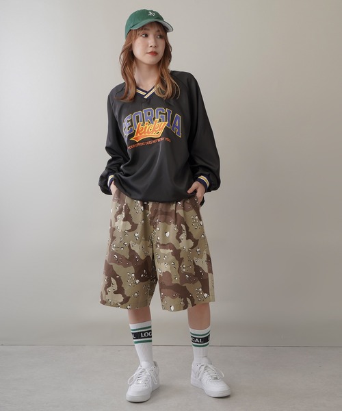 SPINNS（スピンズ）の「【ゆるシルエット】ラインロゴデザイン ナイロントップス（その他トップス・レディース・ブルー/ブラック/オフホワイト/ネイビー/ブラウン・ONESIZE）」の16枚目の写真