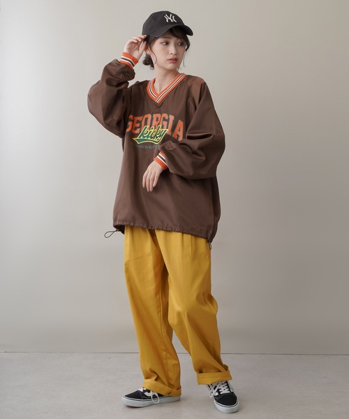 SPINNS（スピンズ）の「【ゆるシルエット】ラインロゴデザイン ナイロントップス（その他トップス・レディース・ブルー/ブラック/オフホワイト/ネイビー/ブラウン・ONESIZE）」の12枚目の写真