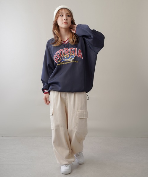 SPINNS（スピンズ）の「【ゆるシルエット】ラインロゴデザイン ナイロントップス（その他トップス・レディース・ブルー/ブラック/オフホワイト/ネイビー/ブラウン・ONESIZE）」の10枚目の写真