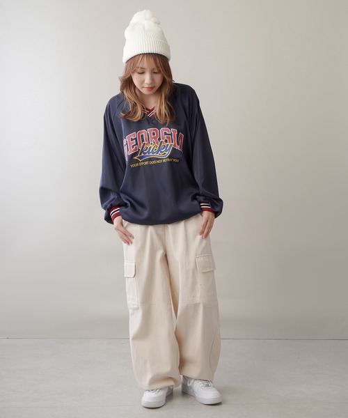 SPINNS（スピンズ）の「【ゆるシルエット】ラインロゴデザイン ナイロントップス（その他トップス・レディース・ブルー/ブラック/オフホワイト/ネイビー/ブラウン・ONESIZE）」の18枚目の写真