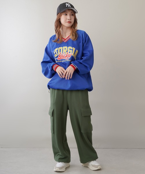 SPINNS（スピンズ）の「【ゆるシルエット】ラインロゴデザイン ナイロントップス（その他トップス・レディース・ブルー/ブラック/オフホワイト/ネイビー/ブラウン・ONESIZE）」の8枚目の写真