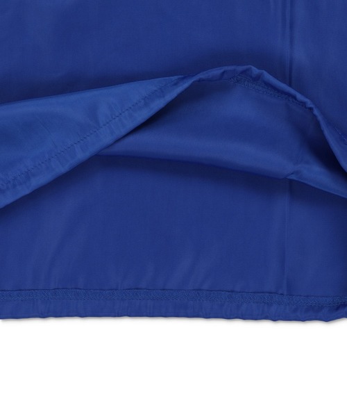 SPINNS（スピンズ）の「【ゆるシルエット】ラインロゴデザイン ナイロントップス（その他トップス・レディース・ブルー/ブラック/オフホワイト/ネイビー/ブラウン・ONESIZE）」の9枚目の写真