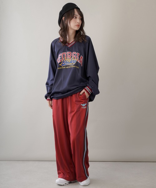 SPINNS（スピンズ）の「【ゆるシルエット】ラインロゴデザイン ナイロントップス（その他トップス・レディース・ブルー/ブラック/オフホワイト/ネイビー/ブラウン・ONESIZE）」の22枚目の写真