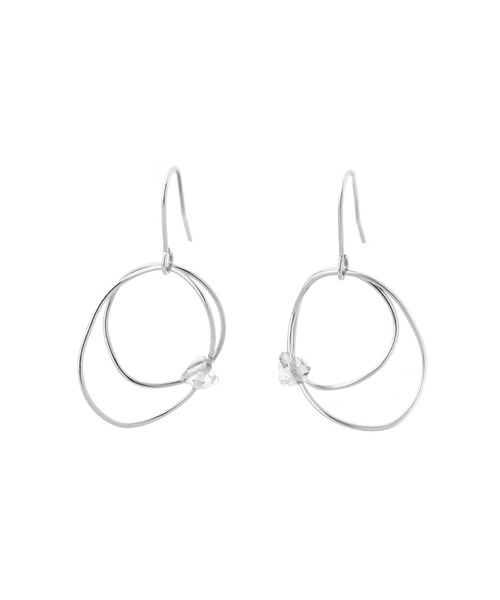 ANEMONE（アネモネ）の「ビジュー×重なりサークルピアス（ピアス（両耳用）・レディース・シルバー/ゴールド/ピンクゴールド・FREE）」の5枚目の写真