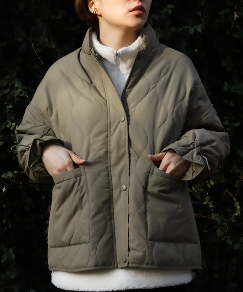 GIORDANO（ジョルダーノ）の「[ GIORDANO ]スタンドカラーキルティングジャケット（ダウンジャケット/コート・レディース・ブラック/ホワイト/グリーン・MEDIUM/LARGE）」の3枚目の写真