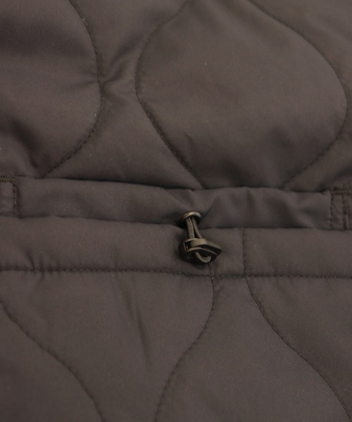 GIORDANO（ジョルダーノ）の「[ GIORDANO ]スタンドカラーキルティングジャケット（ダウンジャケット/コート・レディース・ブラック/ホワイト/グリーン・MEDIUM/LARGE）」の7枚目の写真