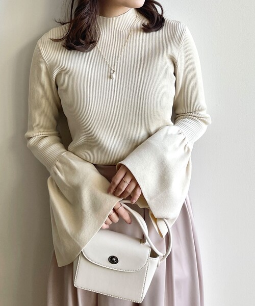 OPAQUE.CLIP（オペークドットクリップ）の「◆フレアスリーブリブニット（ニット/セーター・レディース・ライトグリーン/オフホワイト/ブラック・38）」の2枚目の写真