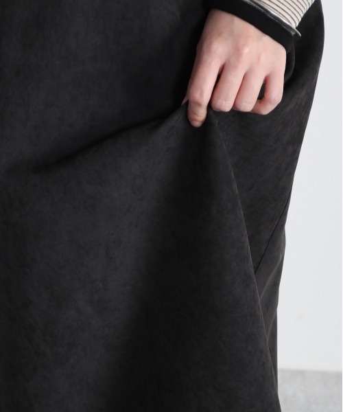 cepo(セポ)の「スウェードライクキャミワンピース(ワンピース・レディース・ブラウン/ベージュ/ブラック・M)」の21枚目の写真